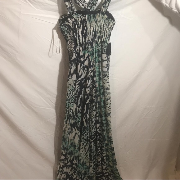 Woman’s dress - Picture 2 of 3